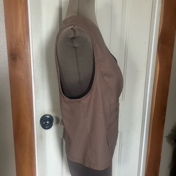 Vest - Picture 3 of 7